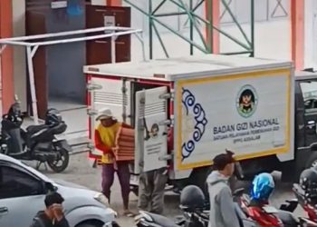 Heboh Mobil MBG ke Sekolah Turunkan Genteng
