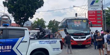 Dua Mahasiswa UIN Tulungagung Meninggal Tertabrak Bus Harapan Jaya
