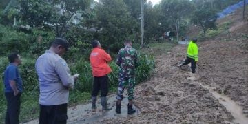Akses Tulungagung – Trenggalek Putus Tertimpa Longsor
