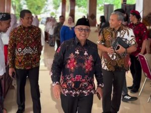 Pemkab Blitar mendukung batik khas daerah