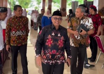 Pemkab Blitar mendukung batik khas daerah