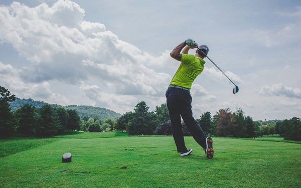 Ilustrasi bermain golf. Foto: unsplash