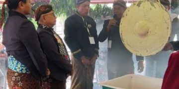 Jamasan warisan budaya tak benda gong kiai pradah