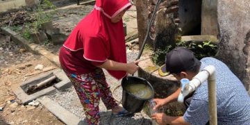 warga Trenggalek minum air tercemar