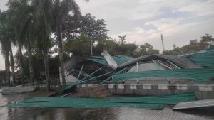 Puting beliung rusak stadion Blitar