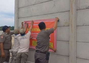 Penyegelan pabrik koper di Jombang