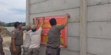 Penyegelan pabrik koper di Jombang