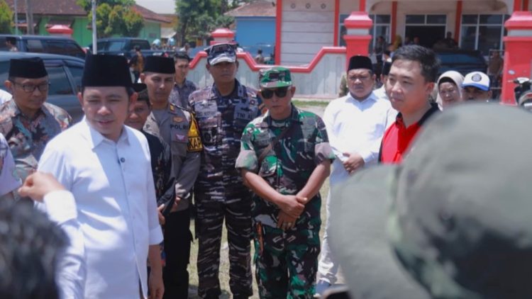Bupati Jember Muhammad Fawait saat bertemu perwakilan PT Semen Imasco Asiatic untuk merevitalisasi Alun-alun Puger. Dok: Diskominfo Jember