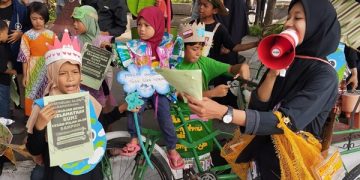Indonesia Darurat Sampah, Anak-Anak di Kediri Gelar Kampanye Unik