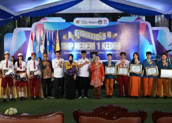 Mbak Wali Nostalgia di Dies Natalies Ke-75 SMP Negeri 1 Kediri