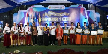 Mbak Wali Nostalgia di Dies Natalies Ke-75 SMP Negeri 1 Kediri