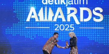 Komitmen Wujudkan D’CITO, Mbak Wali Terima Penghargaan Anugerah Program Ekonomi Terpuji