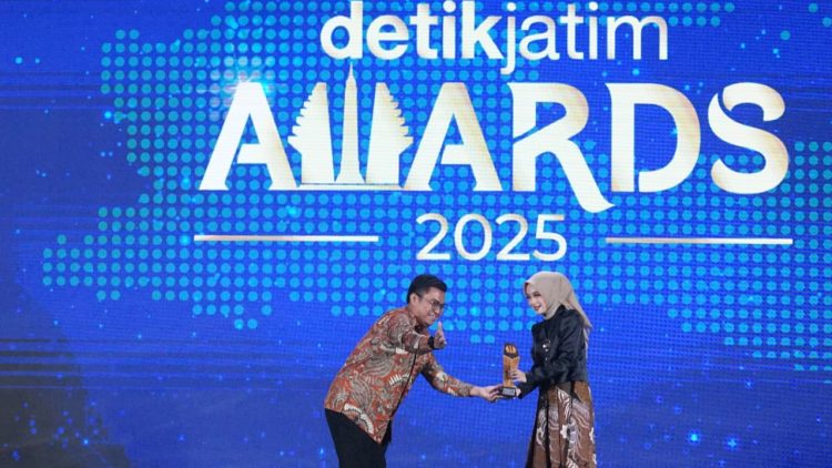 Komitmen Wujudkan D’CITO, Mbak Wali Terima Penghargaan Anugerah Program Ekonomi Terpuji