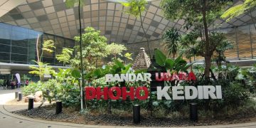 Terima Sertifikat KM 37, Bandara Dhoho Kediri Siap Penerbangan Umroh dan Haji