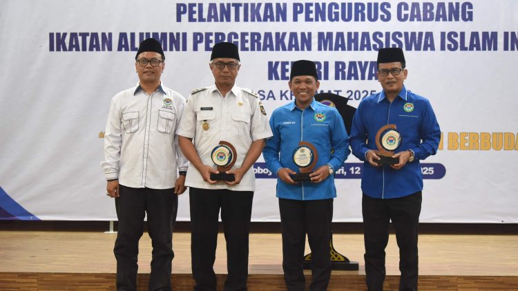 Gus Qowim Hadiri Pelantikan Pengurus IKA PMII Kediri
