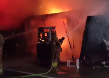 Toko Kelontong 24 Jam di Kediri Terbakar Hebat