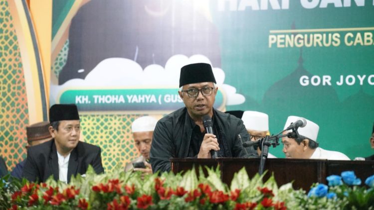 Gus Qowim Ikuti Istighotsah dan Pengajian Malam Jumat Hari Santri Nasional 2025