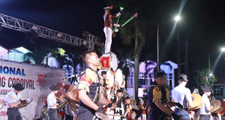 JEMBER GEMILANG: Karnaval Marching Band Internasional Buka Parade Malam yang Memukau