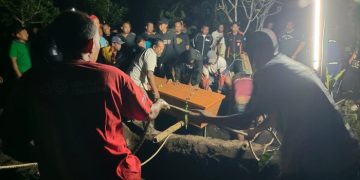 Suasana Haru di Pemakaman Ibu dan Anak Korban Tragedi Nganjuk