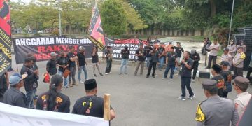 demo terhadap pemerintahan rijanto-beky di blitar