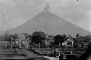 mitos di erupsi semeru