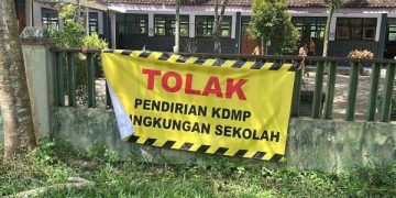 banner penolakan koperasi merah putih