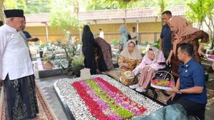 sinta nuriyah ziarahi makam gus dur