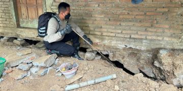 tanah gerak trenggalek rusak rumah warga