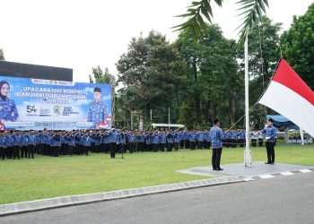 Mbak Wali Pimpin Upacara HUT KORPRI dan Hari Guru Nasional, Tegaskan Integritas dan Transformasi Digital ASN. Foto : Dok. Pemkot Kediri
