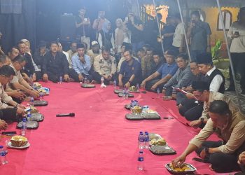 Bupati Jember, Muhammad Fawait bersama jajaran OPD saat kegiatan bunga desaku di Kecamatan Kencong