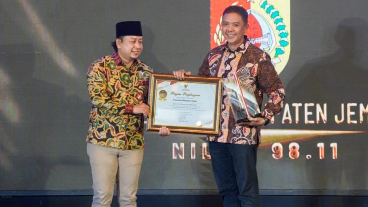 Skor 98,11 Antarkan Jember Pertahankan Status Informatif di Ajang KI Award 2025