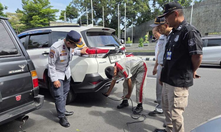 Peringati Hari Anti Polusi Sedunia, Pemerintah Kota Kediri Gelar Operasi Gabungan Uji Emisi Kendaraan R4 & R6