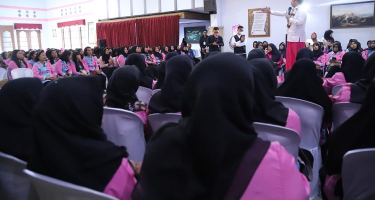 Gus Fawait Terima STBM Award, Ajak Kader Posyandu Terus Perkuat Layanan Kesehatan Jember