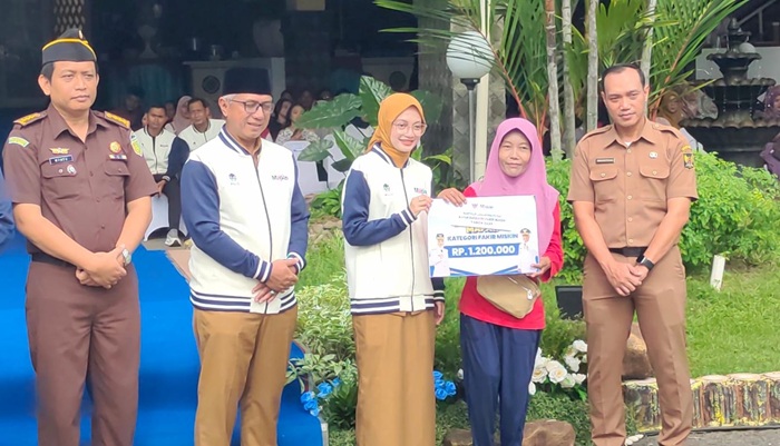 Pemkot Kediri Salurkan BLT DBHCT Kepada Ribuan Warga