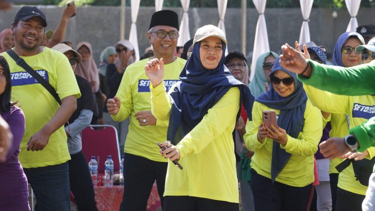 Senam Bersama Warga Setonopande, Gus Qowim: Guyub Rukun Jadi Energi Bangun Kota Kediri MAPAN