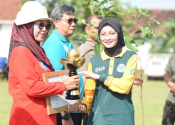 Hari Menanam Pohon Sedunia, Mbak Wali Tegaskan Komitmen Ketahanan Lingkungan