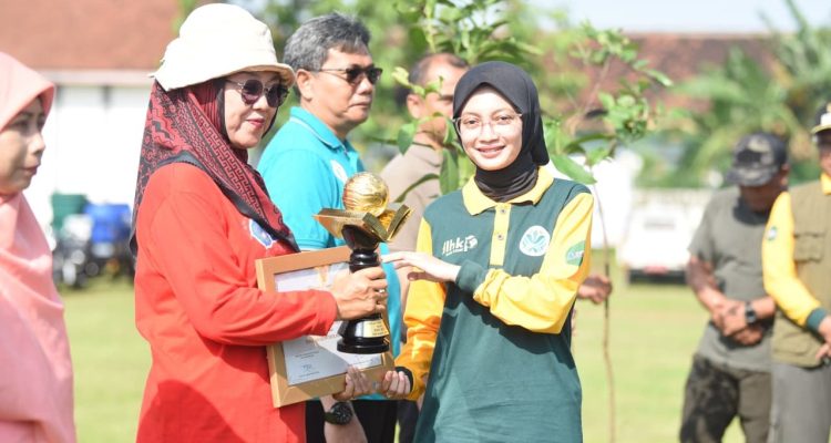Hari Menanam Pohon Sedunia, Mbak Wali Tegaskan Komitmen Ketahanan Lingkungan