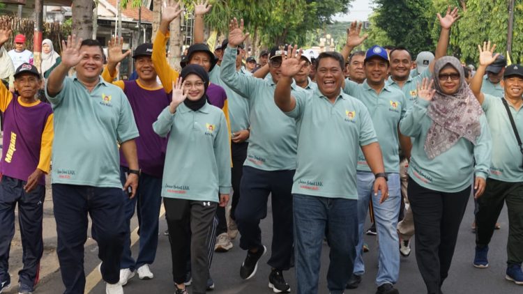 Jalan Sehat Bersama LKK, Mbak Wali Hadirkan Mobil Pelayanan Masyarakat untuk Perkuat Layanan Kelurahan