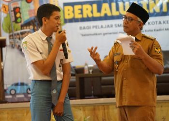 Gus Qowim Dorong Pelajar Kota Kediri Tertib Berlalu Lintas dan Manfaatkan Angkutan Umum