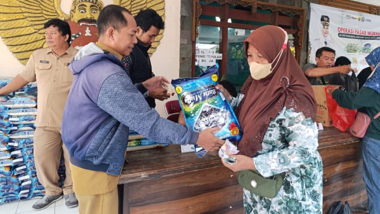 Stabilisasi Harga Komoditas Pangan Jelang Nataru, Disperdagin Hadirkan Operasi Pasar Murni