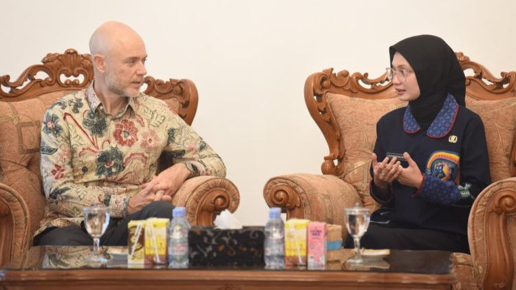 Mbak Wali Terima Audiensi Konsul Jenderal Amerika Serikat, Buka Peluang Kerja Sama Pendidikan dan Budaya. Foto : Dok. Pemkot Kediri