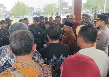 Demo Berantas Mafia Tanah di Blitar, Bupati Dipaksa Keluar