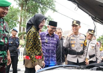 Mbak Wali Pimpin Apel Gelar Pasukan Operasi Lilin Semeru 2025, Pastikan Pengamanan Nataru Aman dan Kondusif