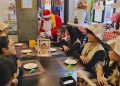 Menghias Kue Natal Bersama Santa Claus di Hotel Lotus Kediri