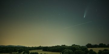 Tips Nonton Hujan Meteor Geminid Plus Tempat yang Direkomendasikan di Kediri