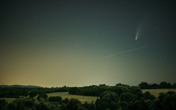 Ilustrasi hujan meteor. Foto: unsplash