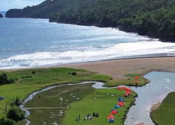 wisata pantai kebo trenggalek