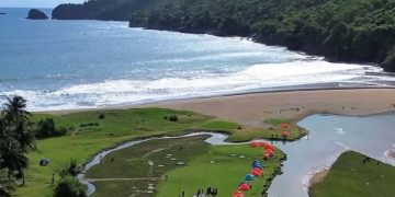 wisata pantai kebo trenggalek