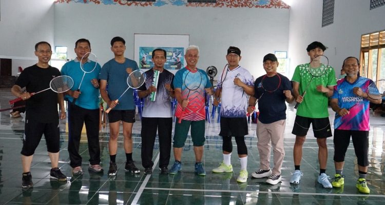 Pertandingan Bulutangkis Persahabatan Kemenag Kota Kediri, Gus Qowim Dorong Sinergi untuk Wujudkan Kota Kediri Mapan