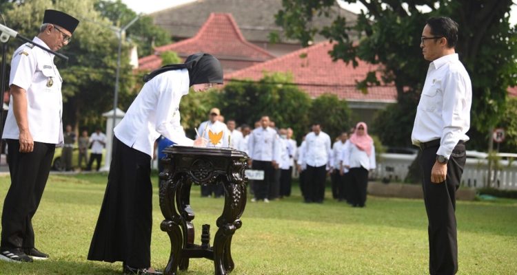 Mbak Wali Tandatangani Internal Audit Charter untuk Perkuat Pengawasan Pemerintahan